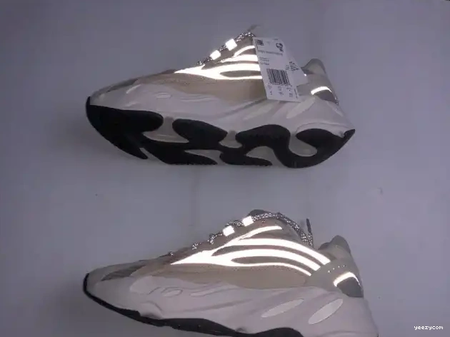 GY7924 V2 Boost Cream Adidas Cream 700 Yeezy 0501